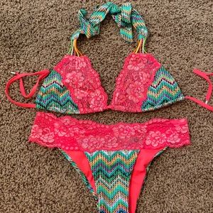 Beach bunny Astro pop lace set